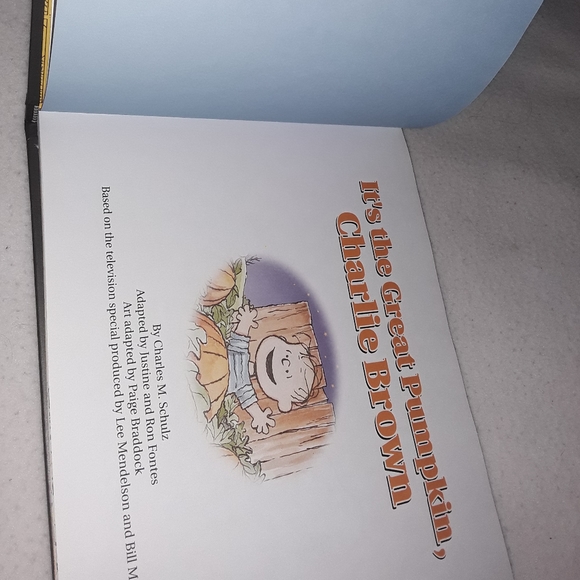 Peanuts Holidays Through The Years Five Classic Stories Hallmark Gift Books 2006 - Picture 10 of 12
